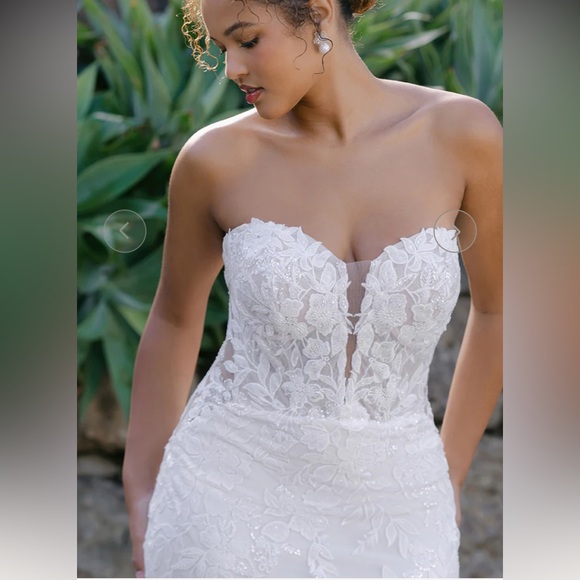 ALLURE A1212 Wedding dress NWT never been altered includes veil - Picture 9 of 14